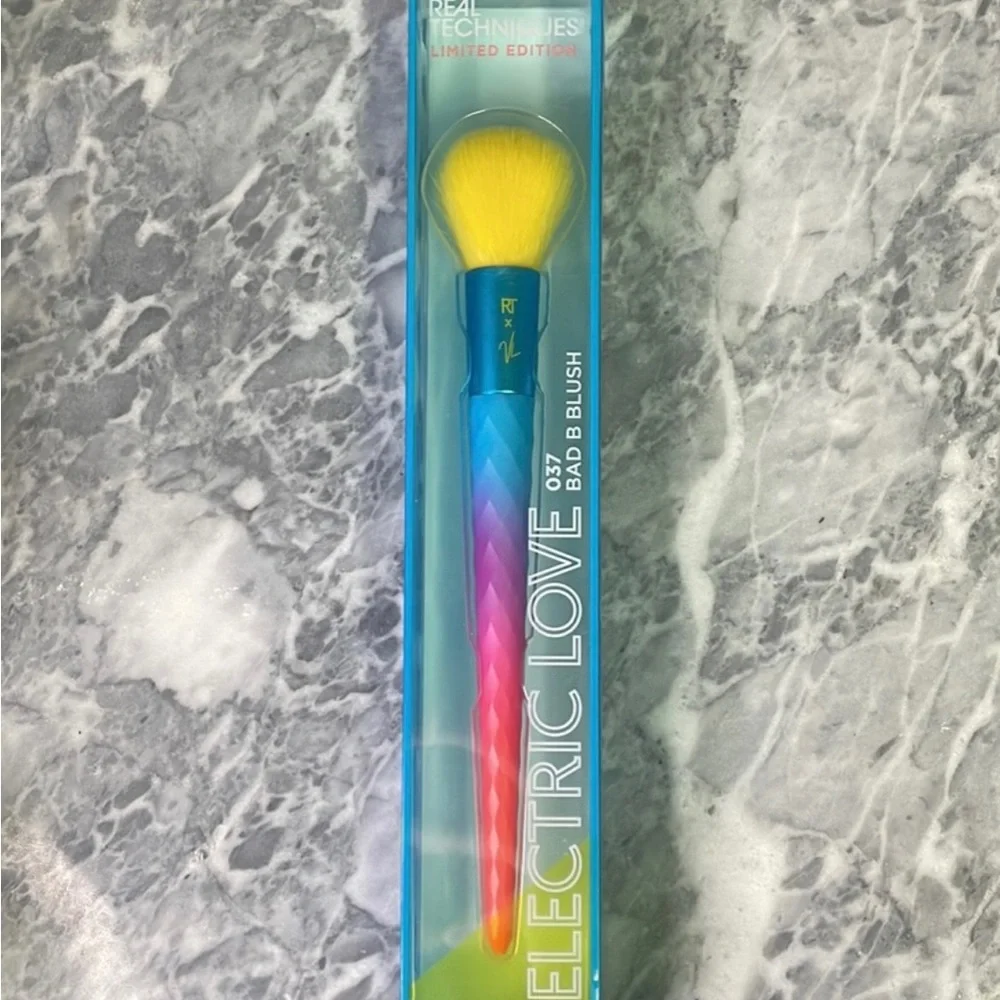 New Real Techniques Limited Edition Electric Love Brush Set